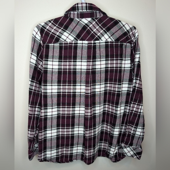Well Worn Women’s Flannel Shirt Soft Button Down Shirt Berry/White Plaid-Medium - Picture 2 of 9